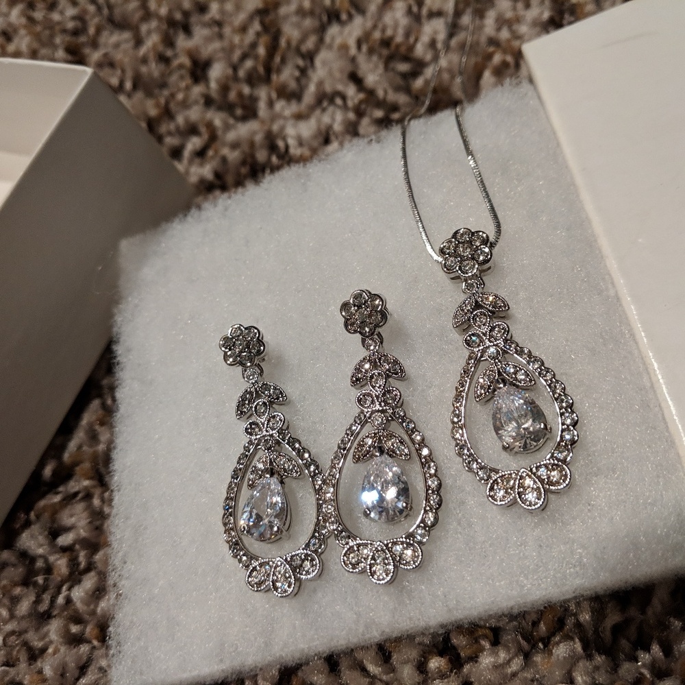 Earring and Necklace set